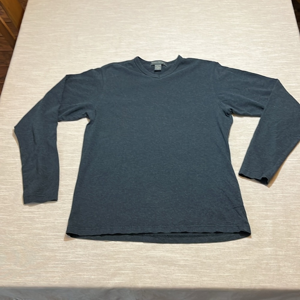 Banana Republic dark gray v-back long sleeve tee. Size Medium